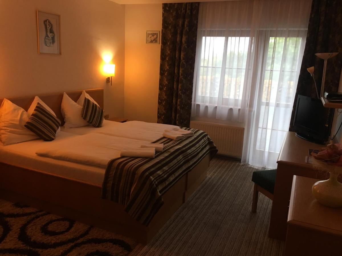 חומוטוב Forrest Hotel מראה חיצוני תמונה