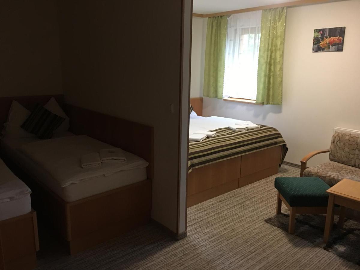 חומוטוב Forrest Hotel מראה חיצוני תמונה